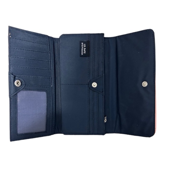 NAUTICA Wallet pink With silver Logo peebled leather finish. - Picture 3 of 4